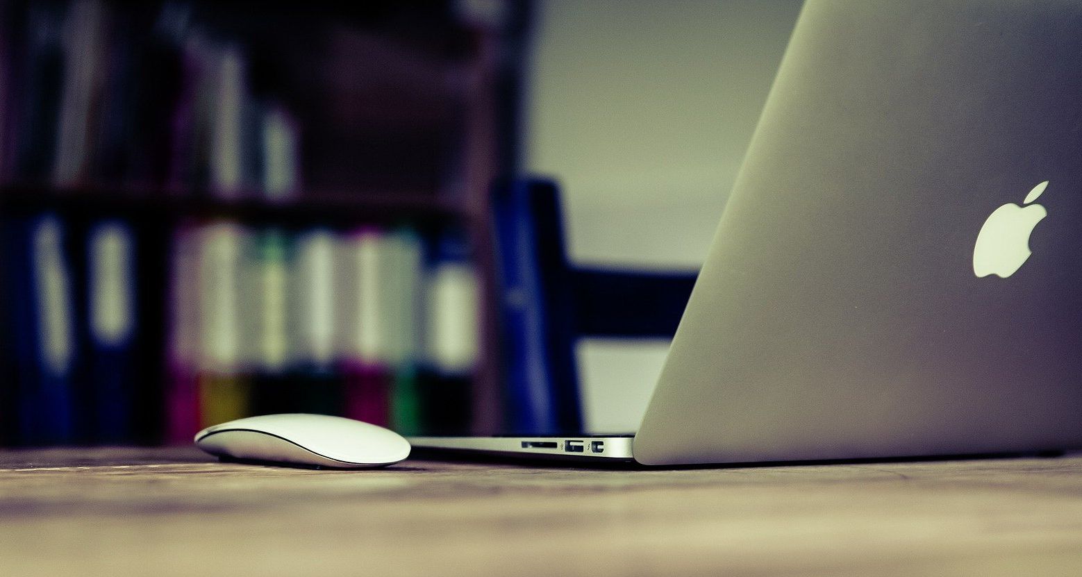 macbook and mouse on desk