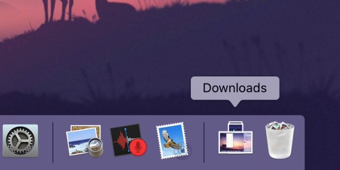 Mac Dock showing Downloads stack