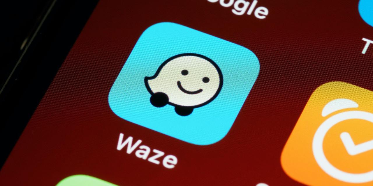 Waze Navigation app icon on a smartphone screen