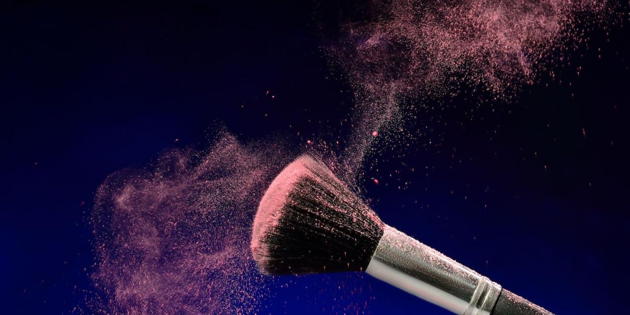 Brush stained with dust