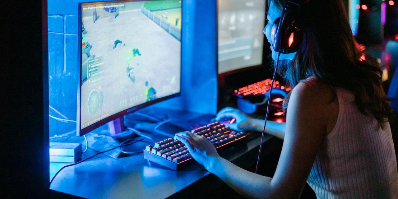 A woman playing a game on a Desktop