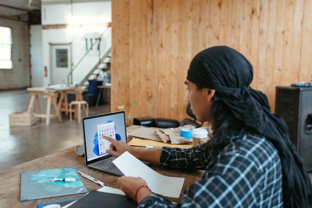 A person using a touchscreen PC